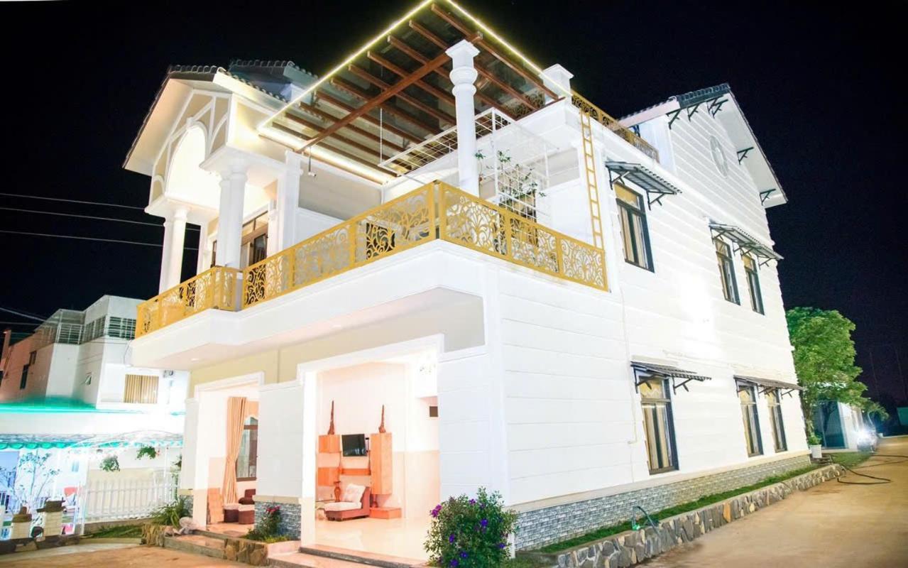 Thu Hien Hotel Pleiku - By Bay Luxury Plei Holang 外观 照片